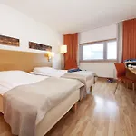 斯堪哈马尔酒店 哈马尔